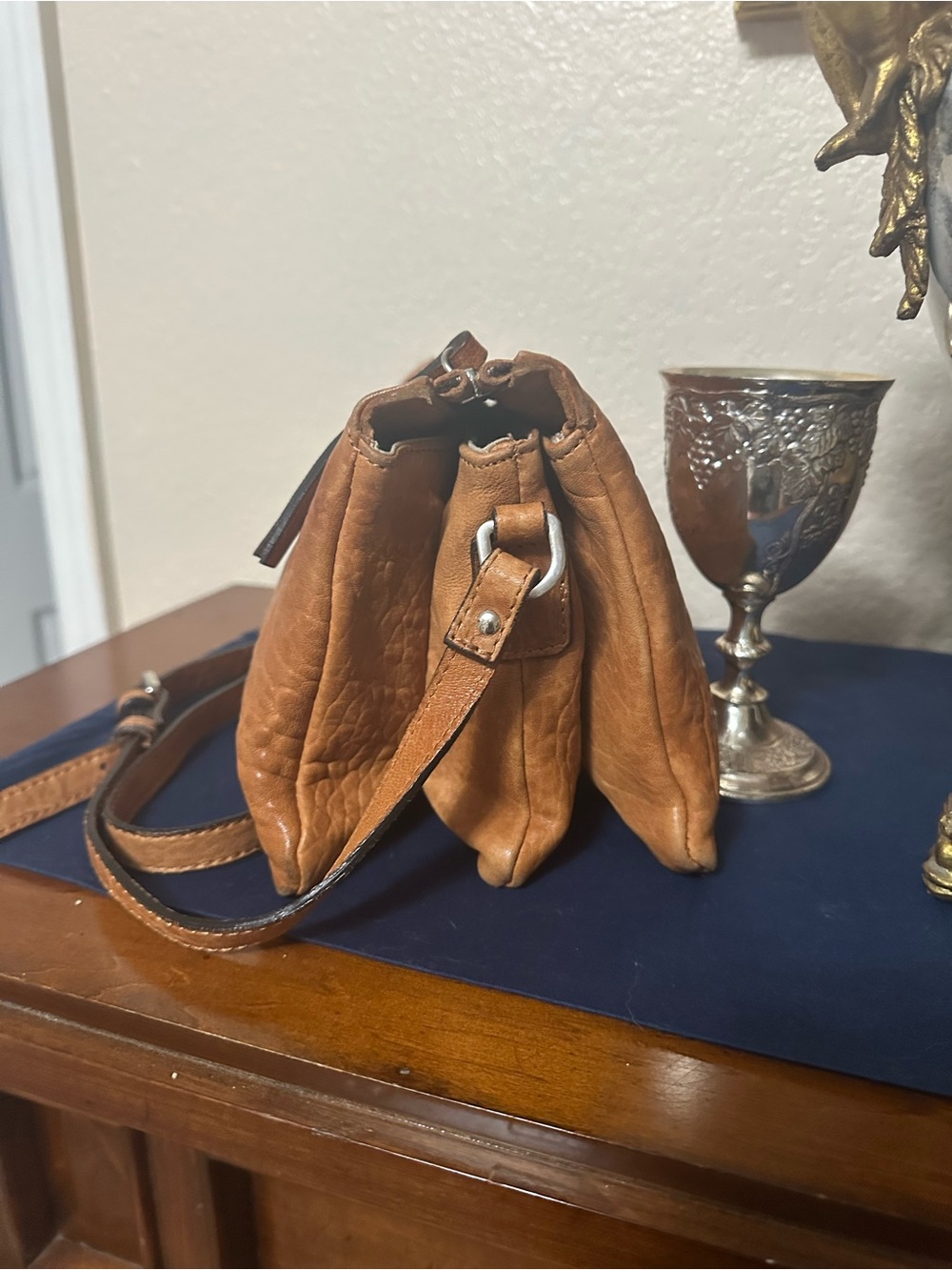 MAXON Leather Zip
CROSSBODY Purse Caramel
BROWN Adjustable Strap
MADE in ITALY
S - Picture 3 of 6